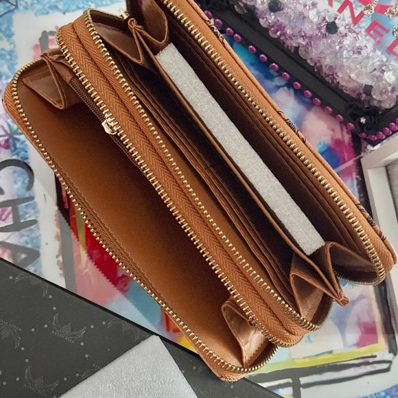 NWT Double Zip Around Wallet/Wristlet - Picture 6 of 8